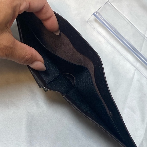 FREE 💗With Purchase💗 Tilley | Men’s bifold wallet - made in canada - Picture 2 of 8